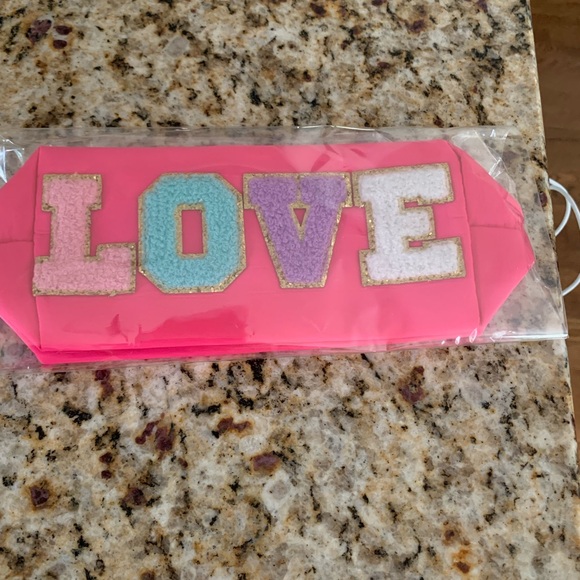 NWT LOVE makeup/wristlet makeup bag. Hot pink with Patch letters! - Picture 7 of 8
